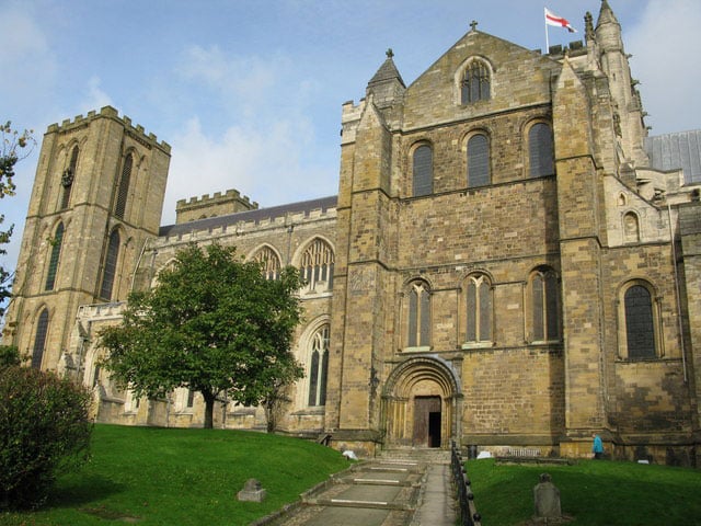 Ripon_Cathedral_Cathedral_Church_of_St_Peter_and_St_Wilfrid_geograph_5568646